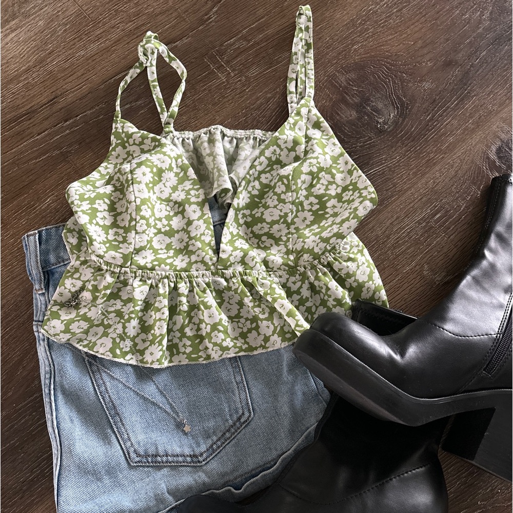 Green Floral Ruffle Crop Top!